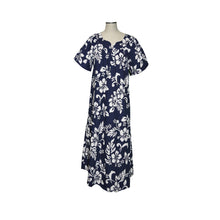 Load image into Gallery viewer, Navy Hawaiian muʻumuʻu dress with Hibiscus floral print – Honolulu made
